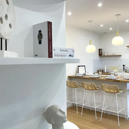 Le Petit Palais - 50m - Vue Et Campagne アパート トゥルジェヴィル